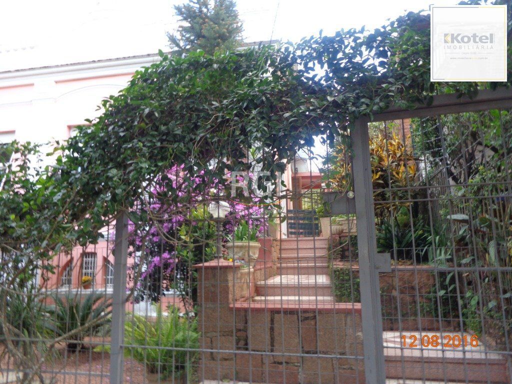 Casa para Venda - 240m², 6 dormitórios, 4 vagas - Teresópolis — foto 2