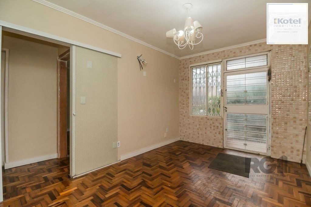 Excelente casa de 389,53m² com 8 dormitórios e 3 vagas.