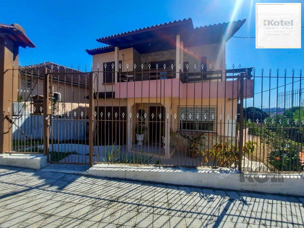 Excelente casa de 240m² com 4 dormitórios e 2 vagas.