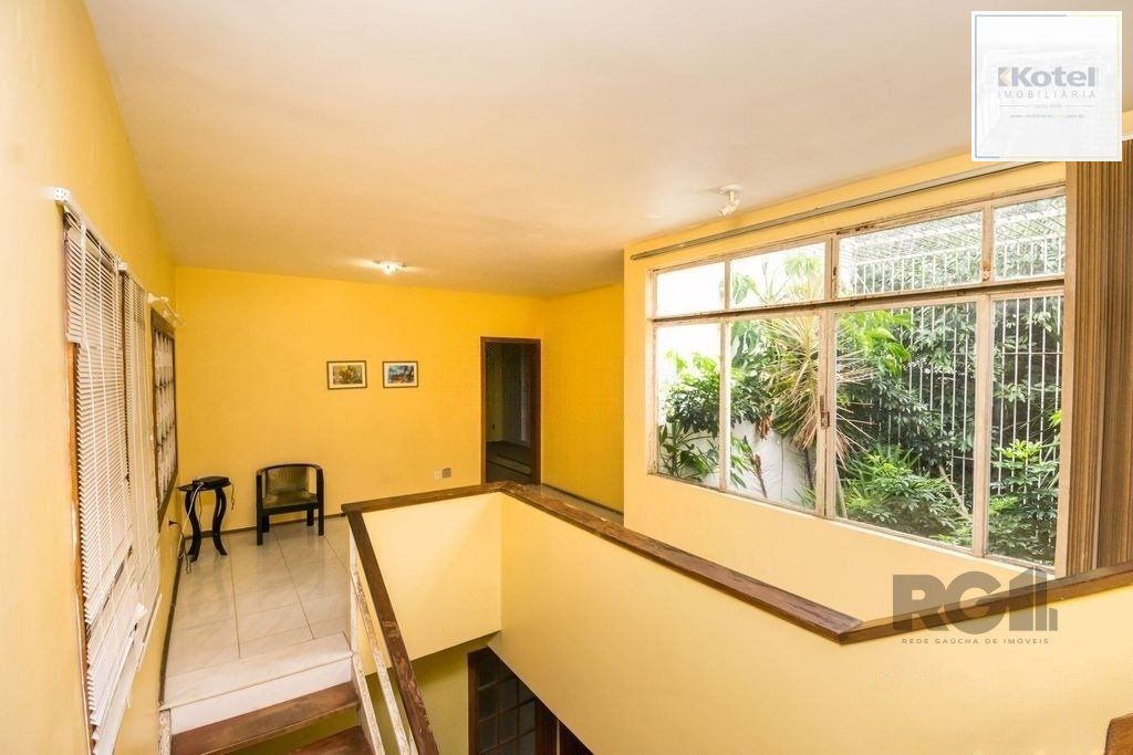 Excelente casa de 354m² com 5 dormitórios e 8 vagas.