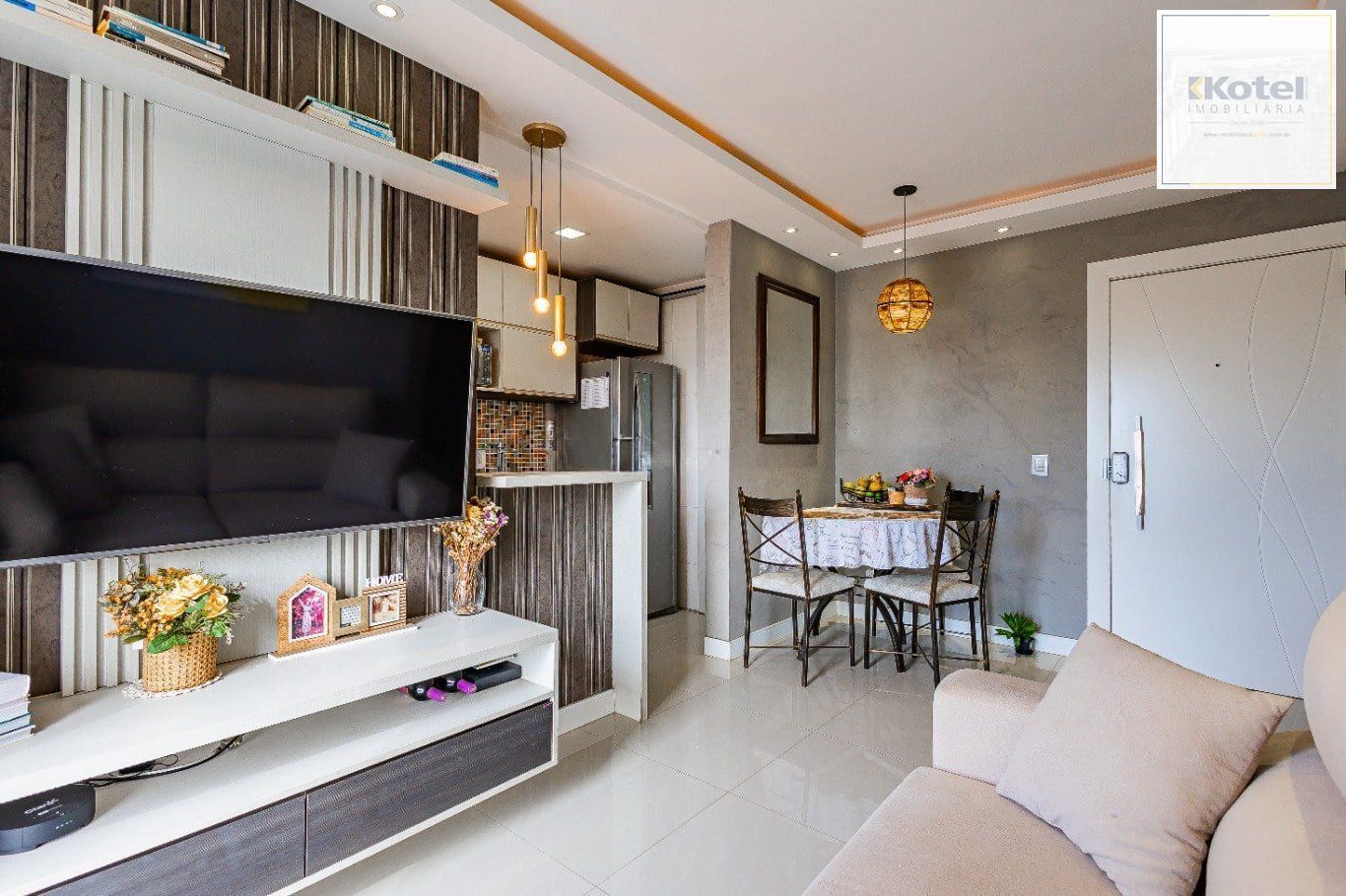 Apartamento de 2 dormitórios à venda em São Sebastião, Porto Alegre.