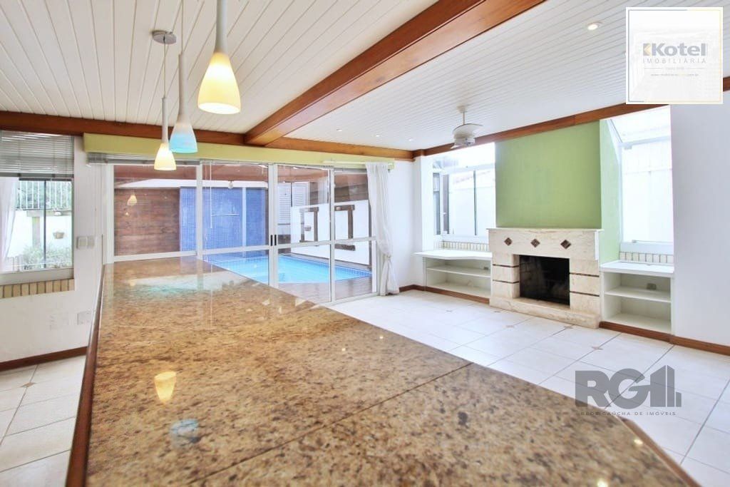 Excelente casa de 324m² com 4 dormitórios e 2 vagas. — foto 2