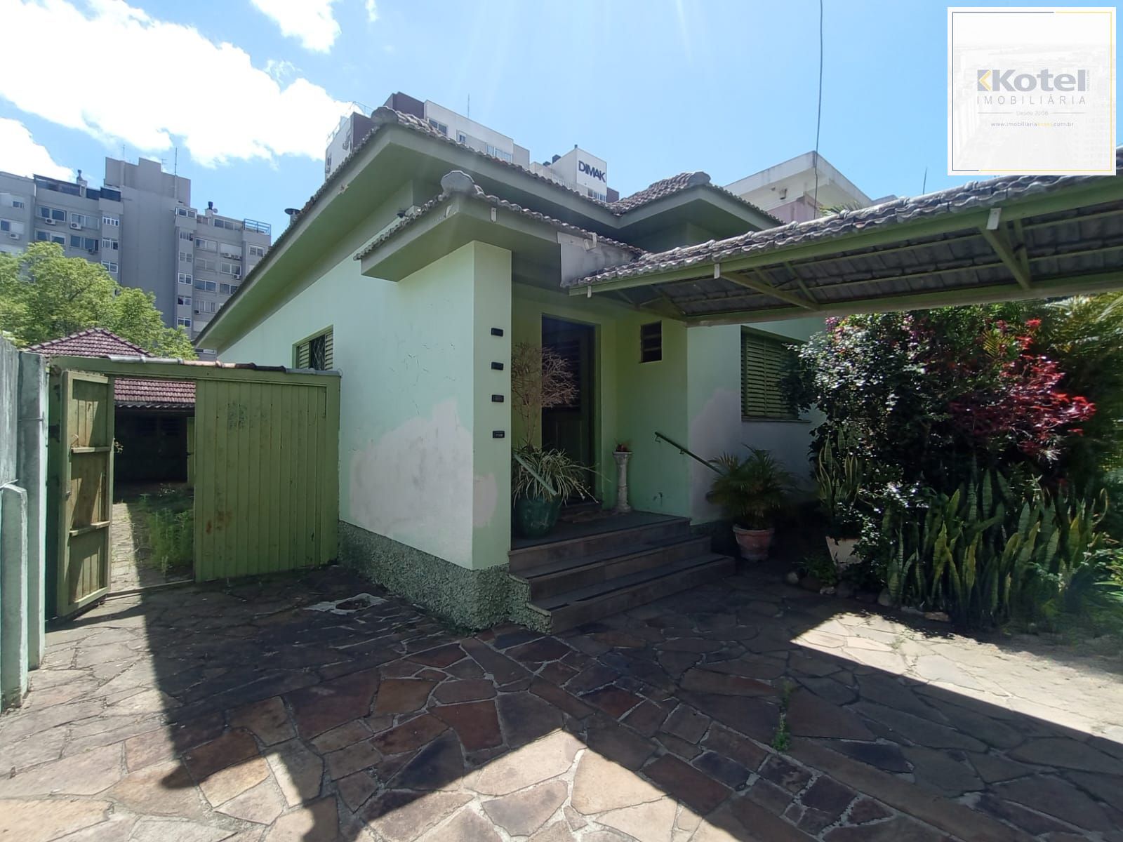 Casa 3 dormitórios no bairro Menino Deus em Porto Alegre para Alugar — foto 2