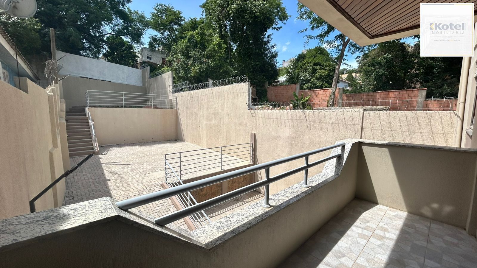 Apartamento 2 dormitórios no bairro Medianeira em Porto Alegre para Vender — foto 2