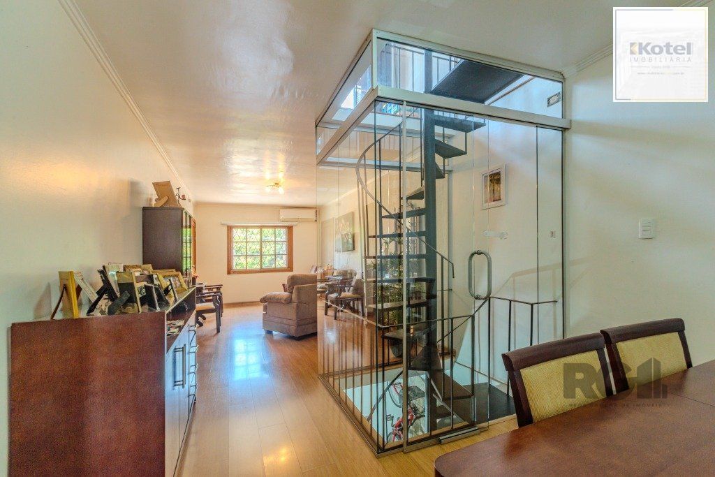 Casa 253m², 3 suítes, pátio, churrasqueira e vaga de garagem para 4 carros no bairro Nonoai — foto 5