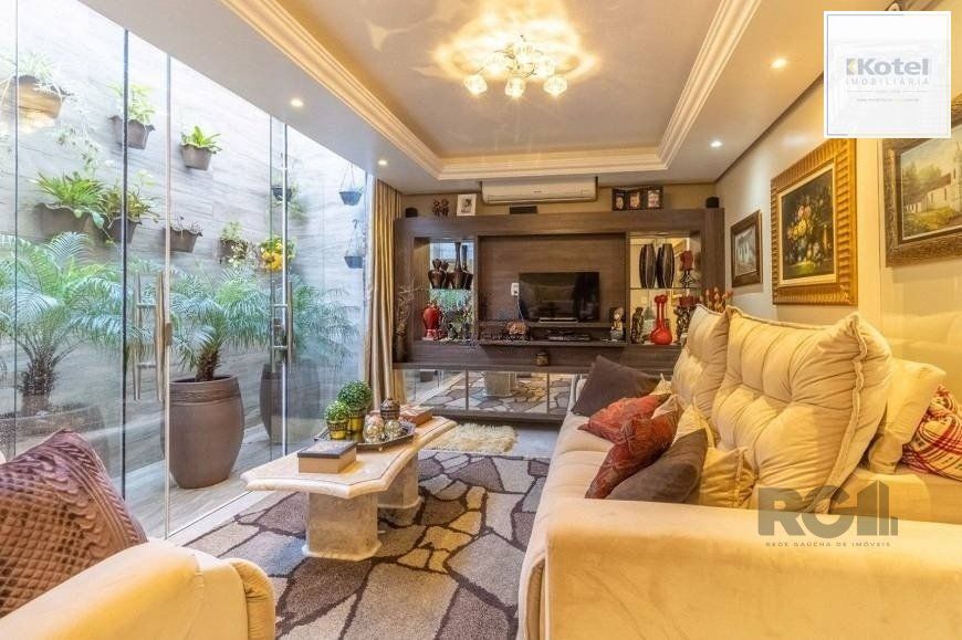 Casa 280m² - 3 dormitórios, 1 suíte, 2 vagas no bairro Jardim Itú