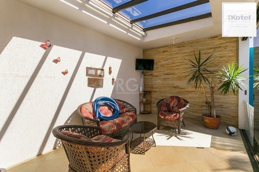 Excelente casa em condomínio com 3 suítes, piscina e 3 vagas de garagem — foto 4