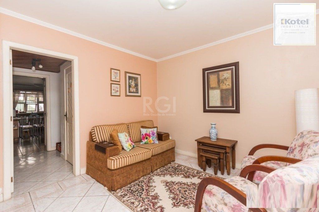 Casa para Venda - 258m², 3 dormitórios, sendo 1 suites, 4 vagas - Teresópolis — foto 2
