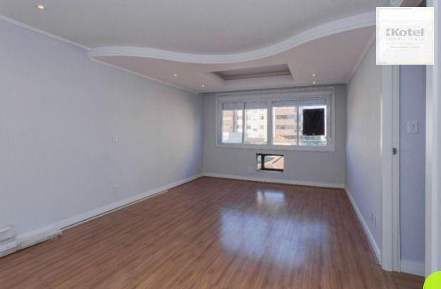 Apartamento com 3 quartos, 1 vaga no bairro Menino Deus