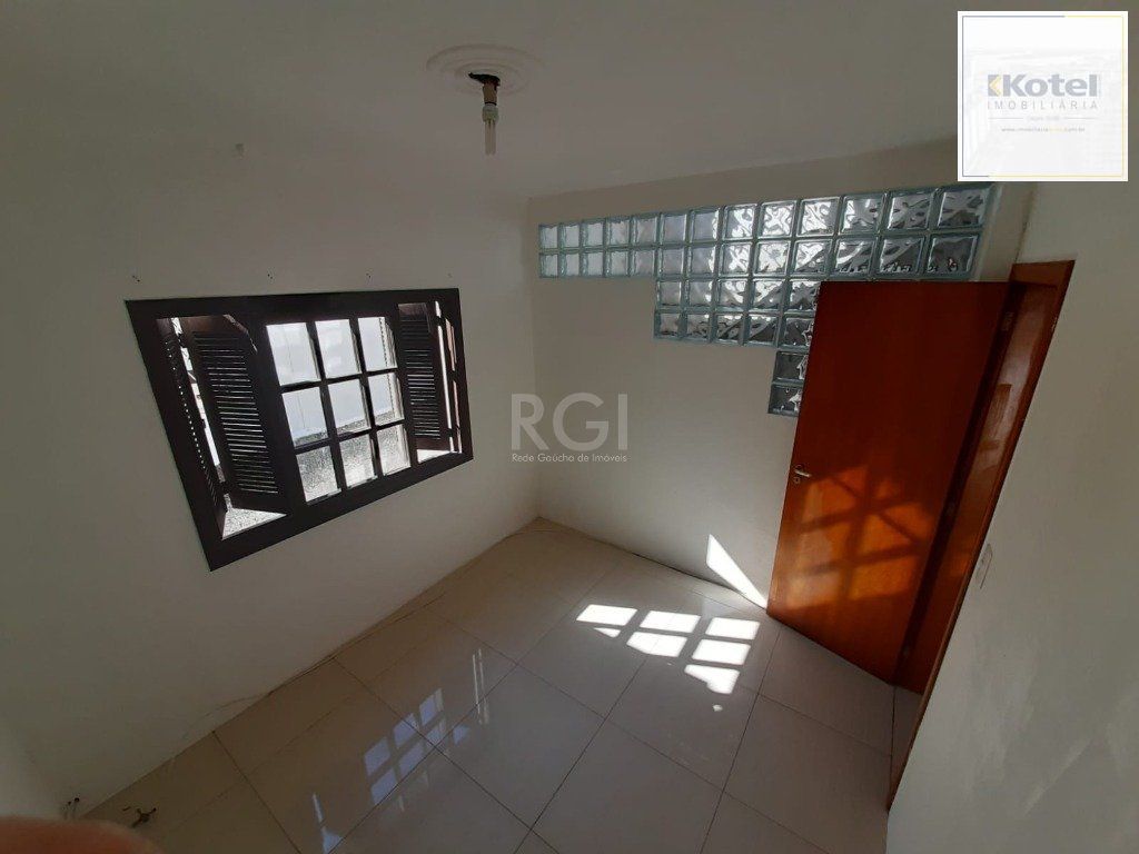 Casa para Venda - 122m², 5 dormitórios, sendo 2 suites, 2 vagas - Teresópolis — foto 2