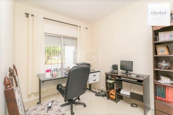 Casa para Venda - 238.35m², 4 dormitórios, sendo 1 suites, 2 vagas - Nonoai — foto 5