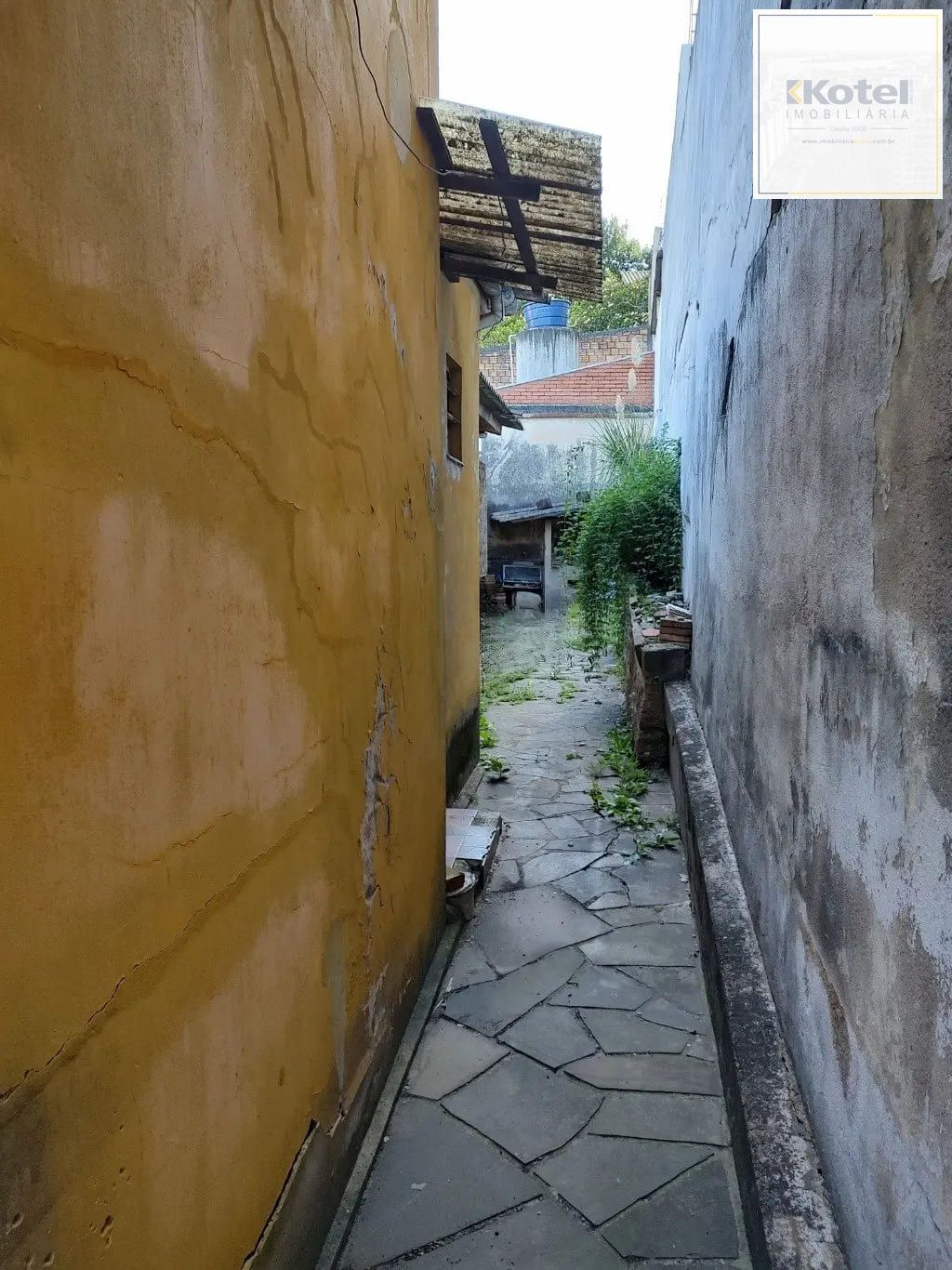 Casa com 3 dormitórios no bairro Petrópolis — foto 2