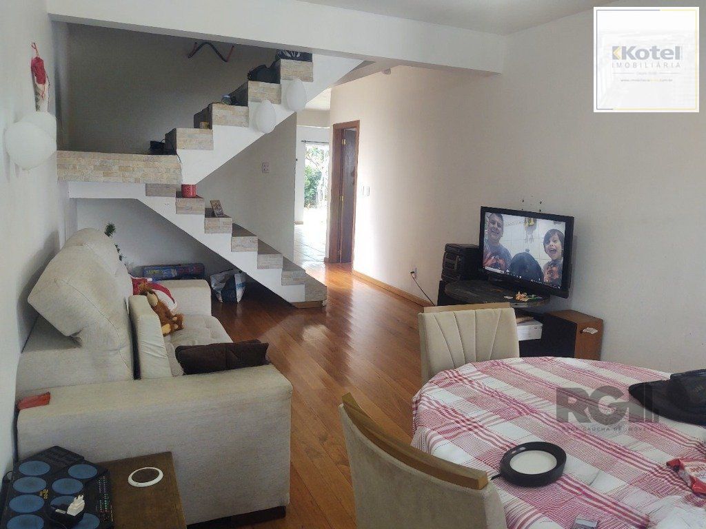 Casa de 2 dormitórios no bairro Passo das Pedras