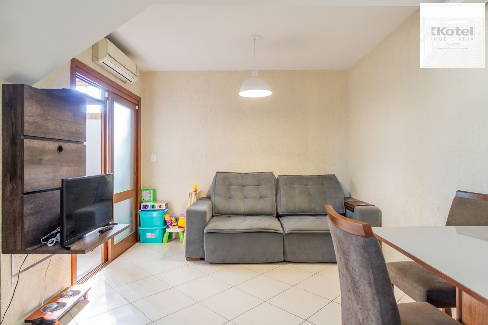 Casa em condomínio de 105m² - 2 dormitórios e 1 vaga no bairro Guarujá — foto 2