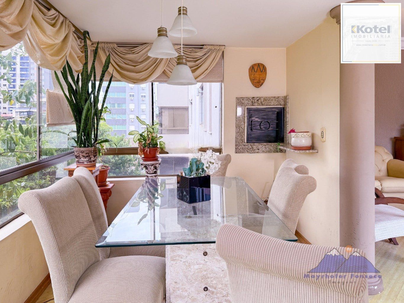 Apartamento de 2 dormitorios à venda em Passo da Areia, Porto Alegre.
