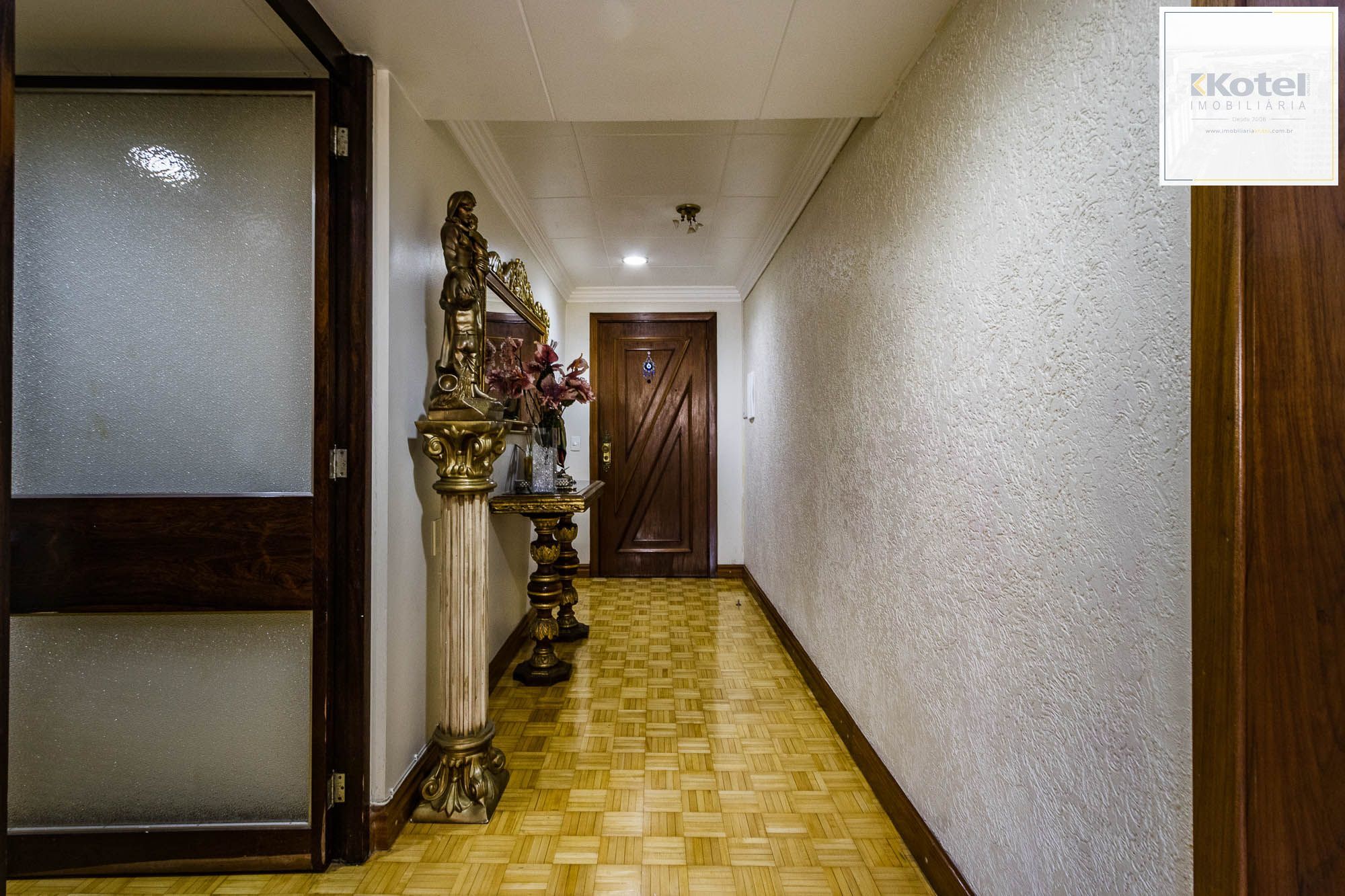 Apartamento de 3 dormitórios e 133m² à venda em Centro Histórico, Porto Alegre.