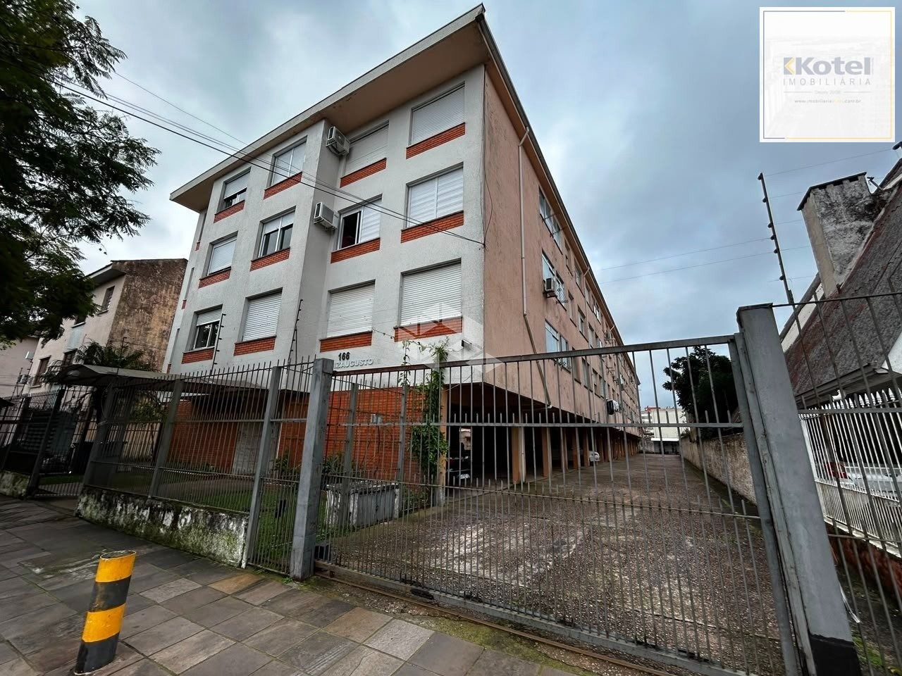 Kitnet com vaga de garagem no bairro Partenon em Porto Alegre/RS.