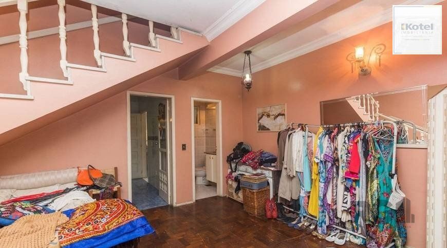 Casa 250m² - 5 dormitórios, 2 suítes e 4 vagas no bairro Santa Maria Goretti