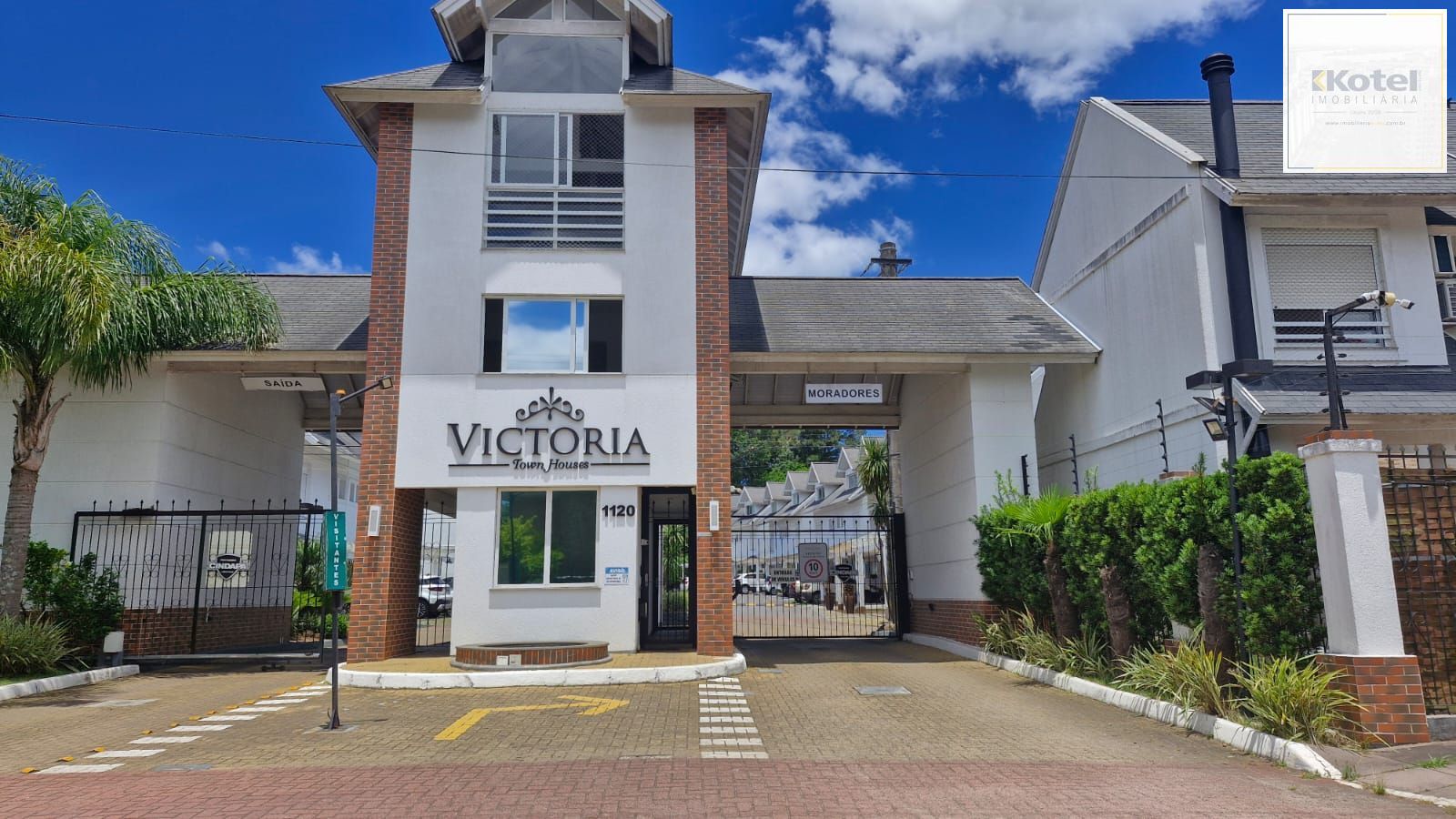 Casa em Condominio fechado, 5 dormitórios com infraestrutura completa