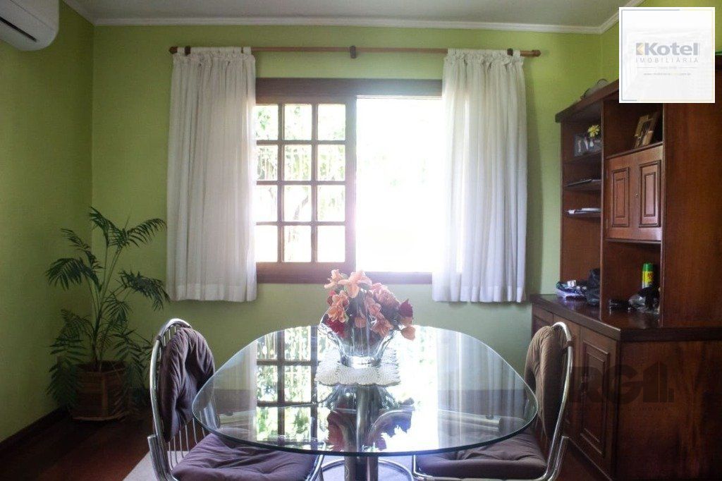 Casa 298m² - 4 dormitórios, 3 vagas na Zona Norte