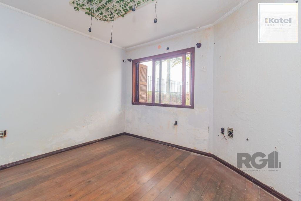 Casa com 240m², 3 dormitórios, 6 vagas no bairro Sarandi — foto 2