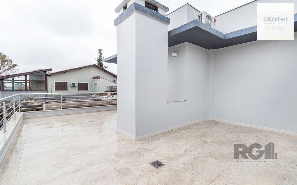 Excelente casa de 254m² com 4 dormitórios sendo 3 suítes.