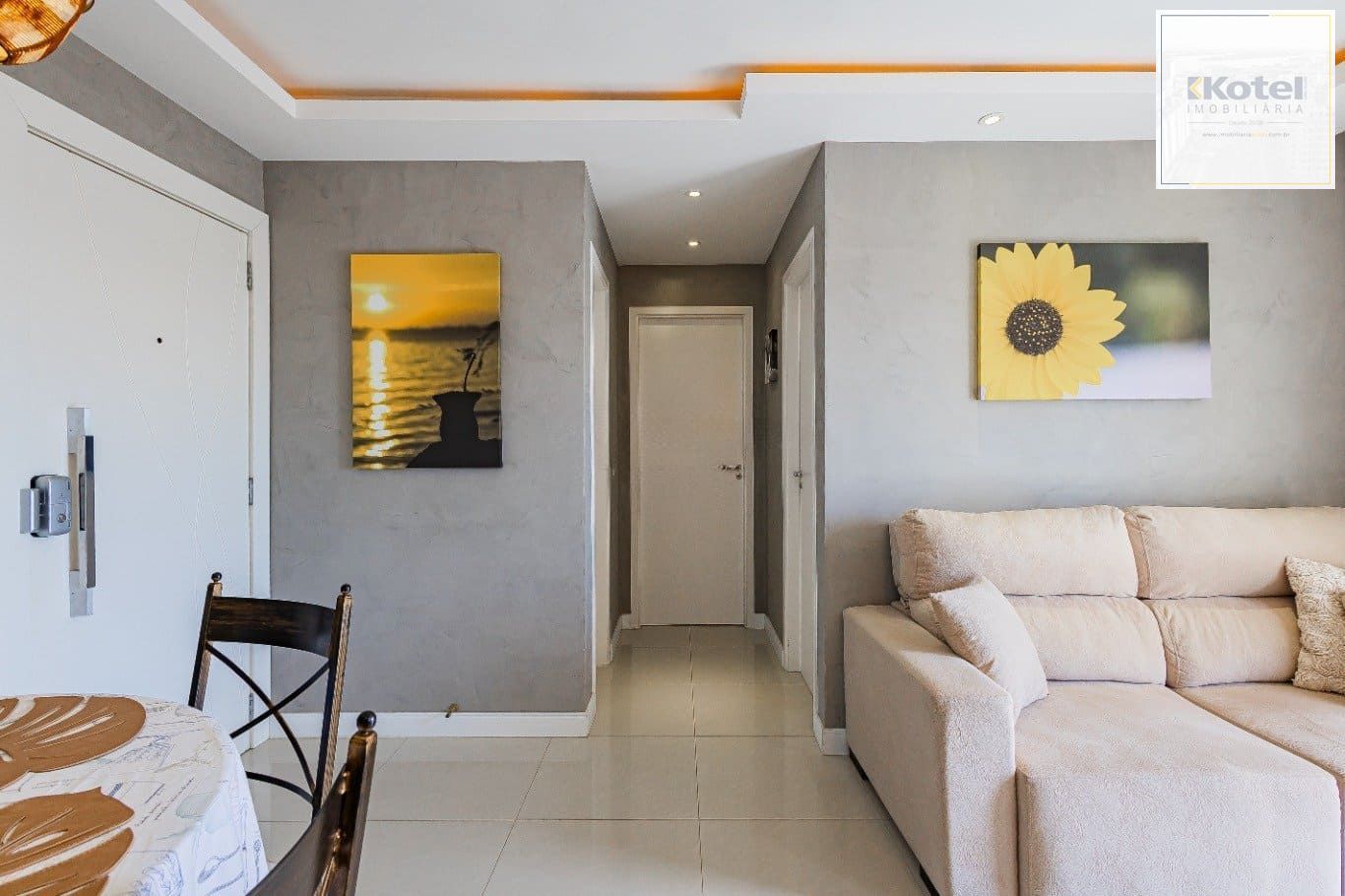 Apartamento de 2 dormitórios à venda em São Sebastião, Porto Alegre.