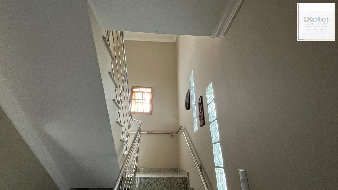 Casa de 4 dormitórios no bairro Santo Antônio, Porto Alegre — foto 4