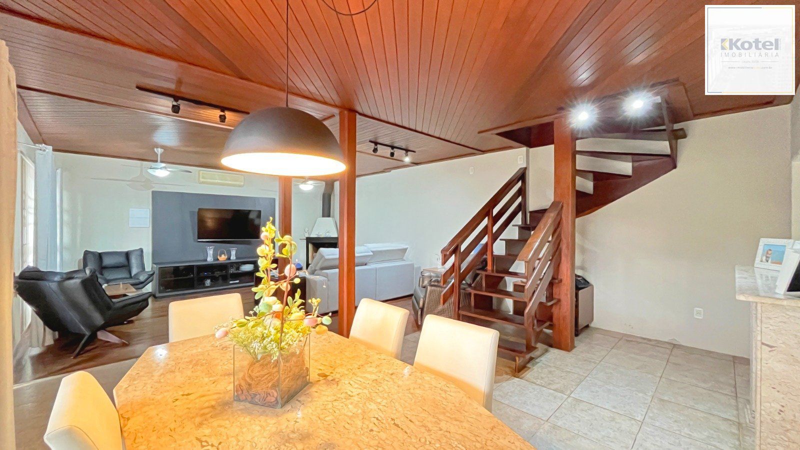 Casa de 5 dormitorios, á venda no bairro Vila Nova, Porto Alegre
