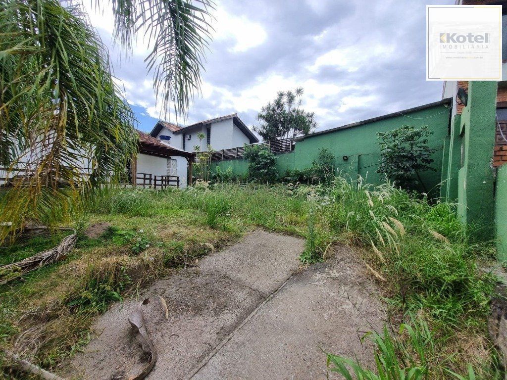 Casa com 3 quartos, 4 vagas e 120m² no bairro Vila Assução