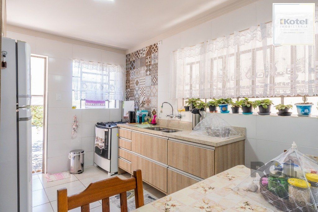 Casa com 4 dormitórios no bairro Gloria — foto 5