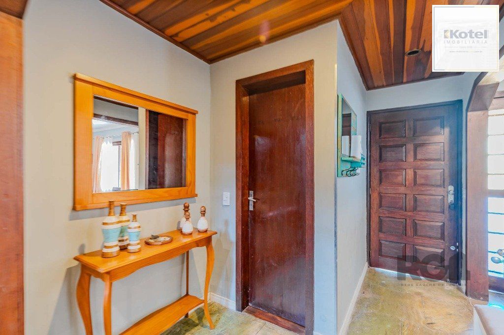 Casa com 234m², 3 dormitórios, 3 vagas no bairro Partenon — foto 2