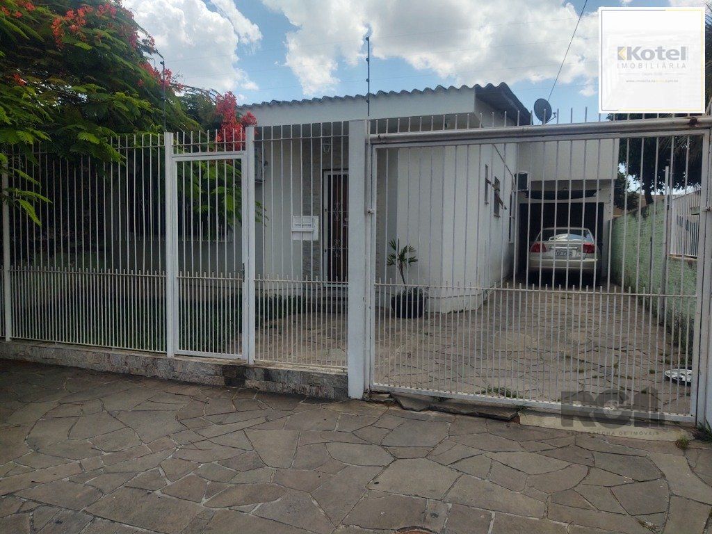 Casa de 2 dormitórios no bairro Passo das Pedras