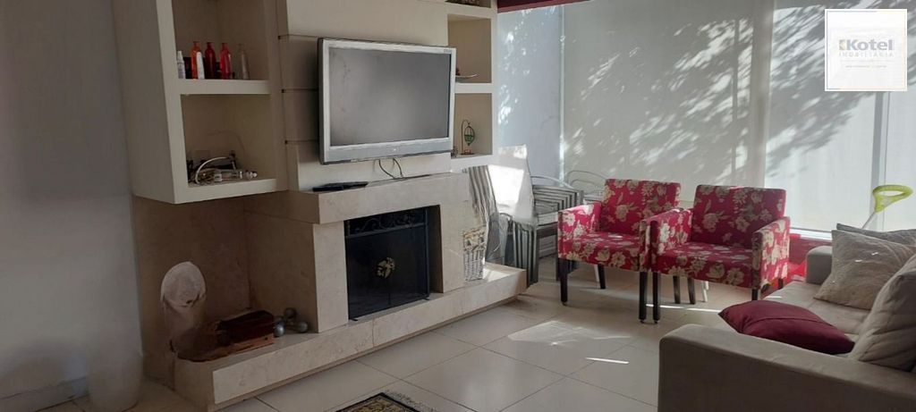 Sobrado com, 3 quartos sendo 1 suíte com hidro, no bairro Glória. — foto 2