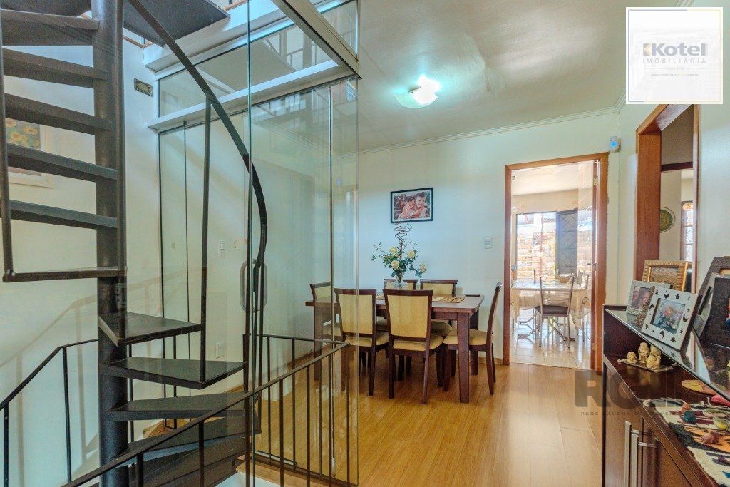Casa 253m², 3 suítes, pátio, churrasqueira e vaga de garagem para 4 carros no bairro Nonoai — foto 4