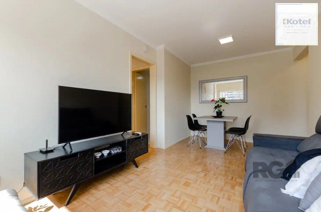 Apartamento de 2 dormitórios no bairro  Menino Deus