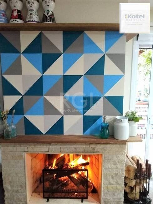 Casa com 233m², 2 dormitórios sendo 1 suíte, living com lareira, espaço gourmet com churrasqueira, pátio e 2 vagas de garagem no bairro Sarandi — foto 3