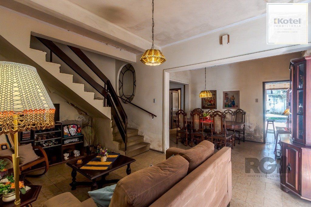 Casa de 3 dormitórios no bairro Santa Cecília