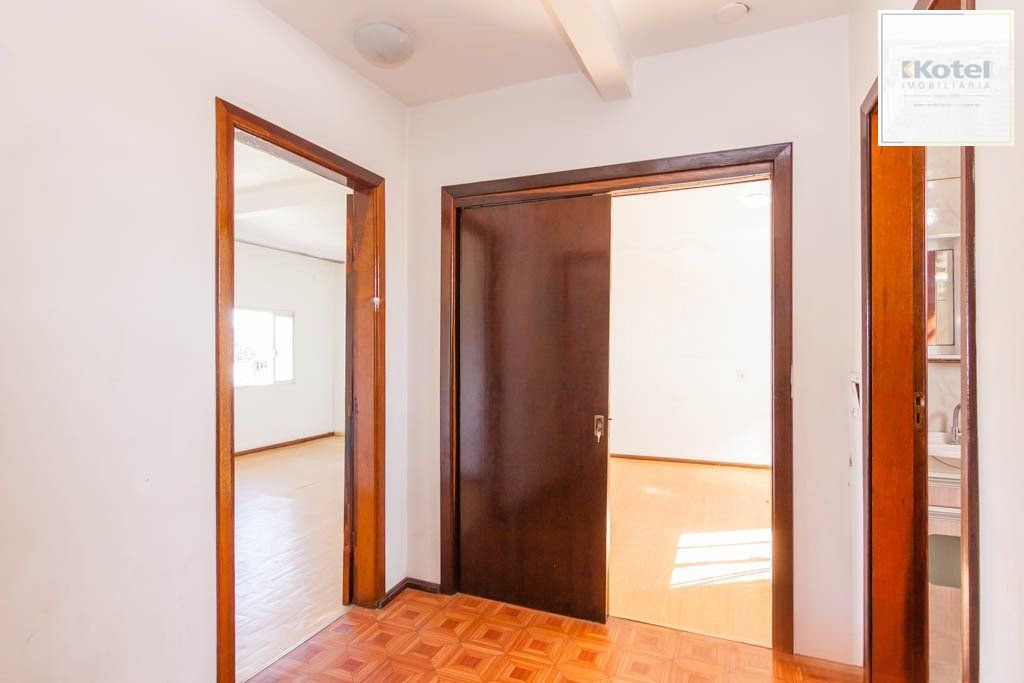 Casa com 3 quarto e 230m² à venda em Farrapos, Porto Alegre.