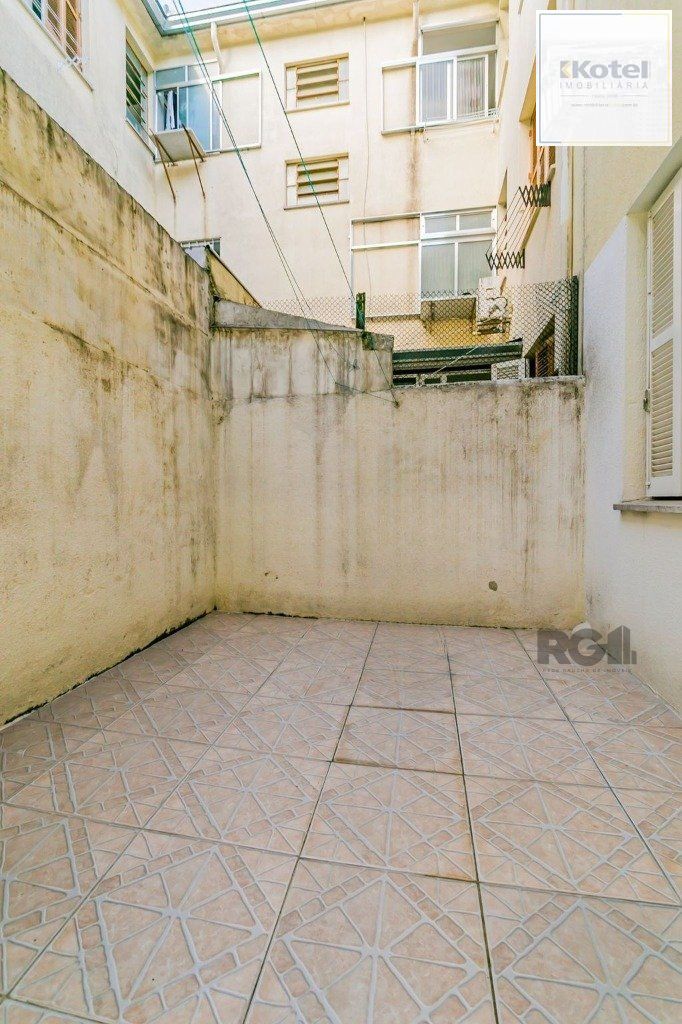 Apartamento térreo 67m² - 2 dormitórios e 1 vaga no bairro Higienópolis