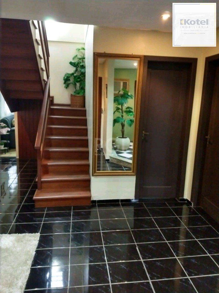 Casa para Venda - 320m², 4 dormitórios, 2 vagas - Vila Nova