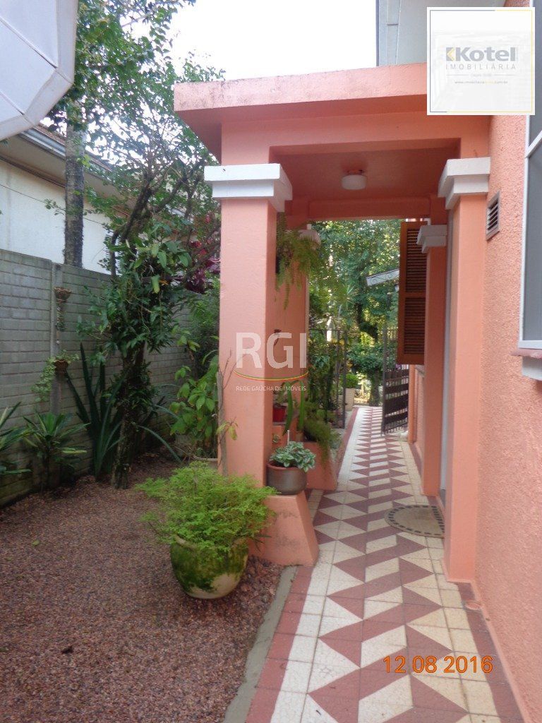 Casa para Venda - 240m², 6 dormitórios, 4 vagas - Teresópolis — foto 4