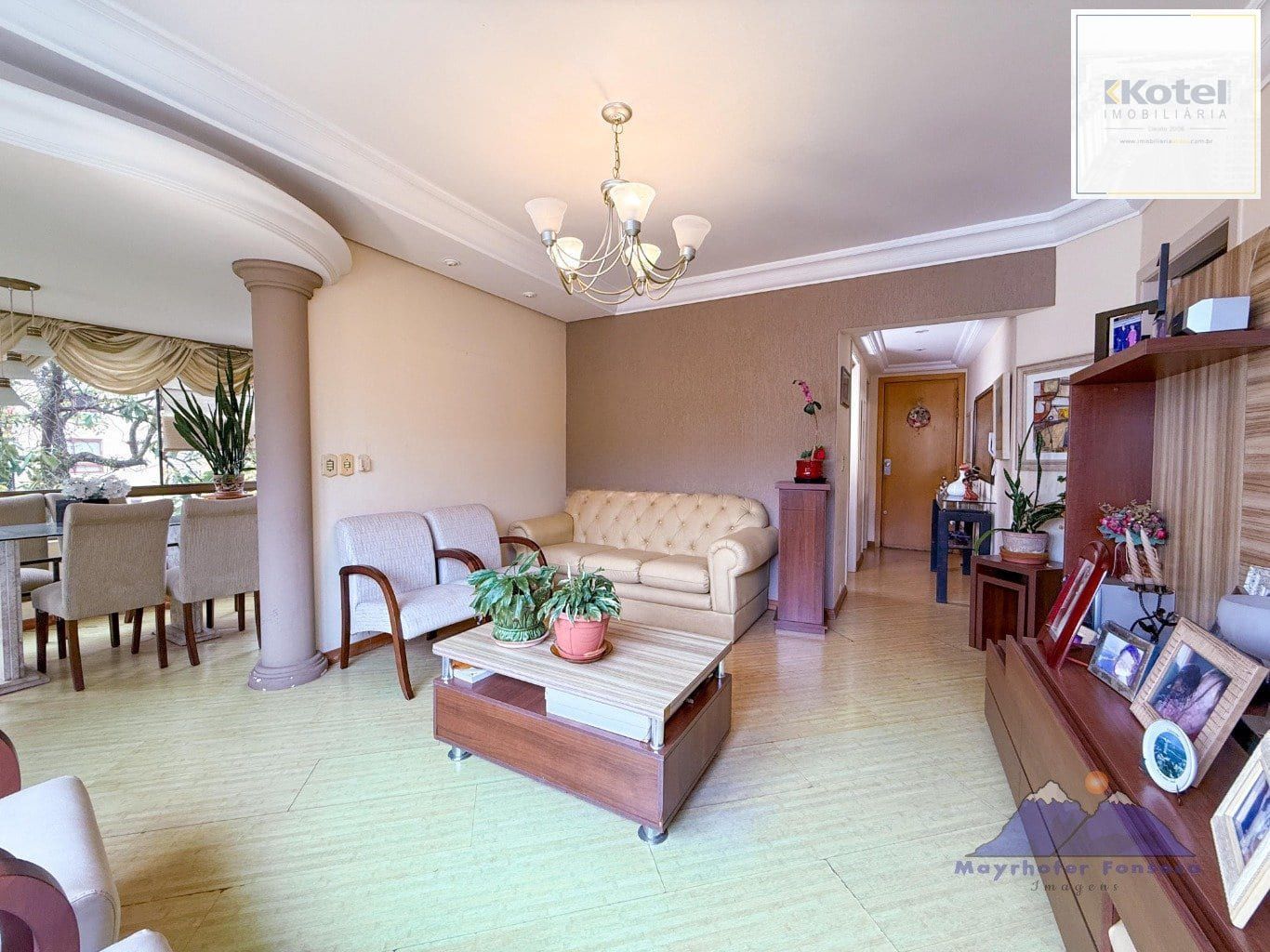 Apartamento de 2 dormitorios à venda em Passo da Areia, Porto Alegre.