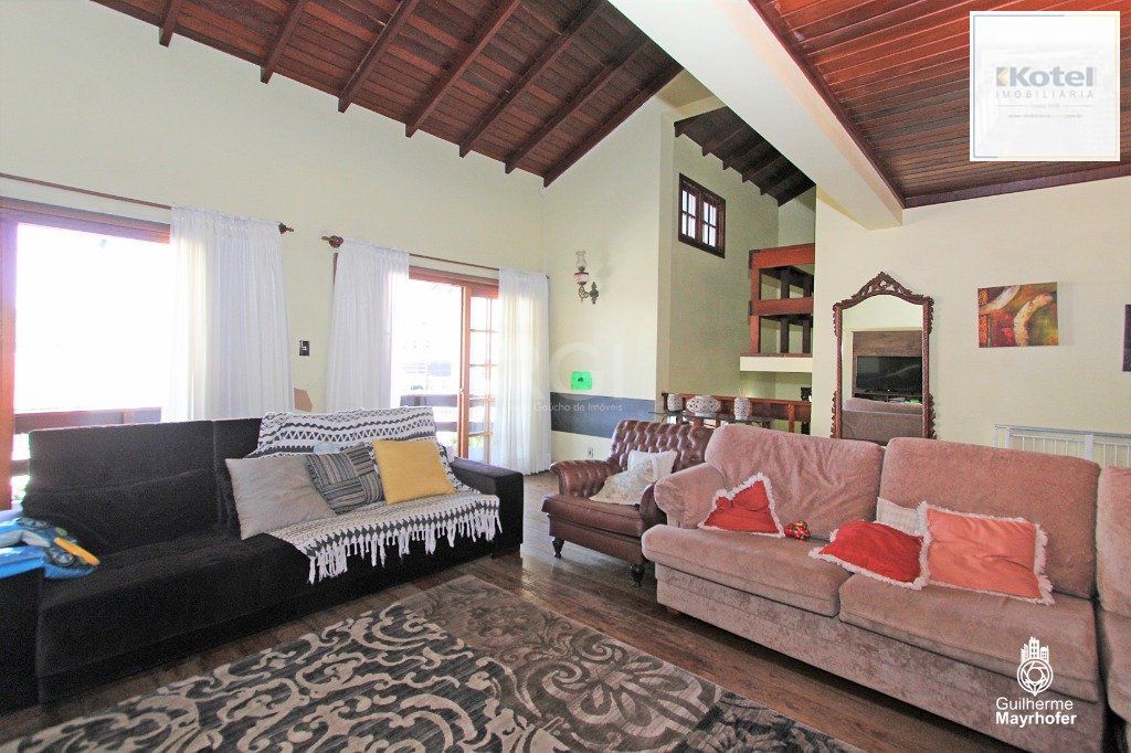 Casa para Venda - 326m², 3 dormitórios, sendo 3 suites, 4 vagas - Glória