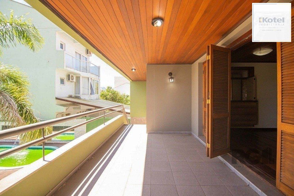 Casa para Venda - 443m², 3 dormitórios, 4 vagas - Alto Petrópolis
