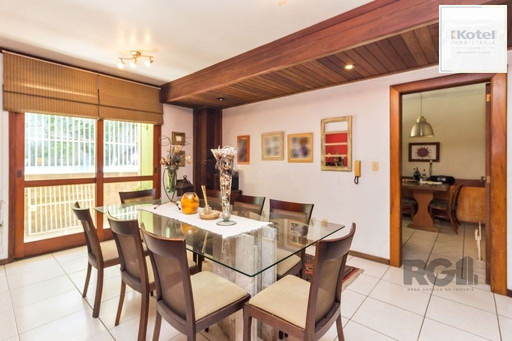 Casa 470m² - 4 dormitórios, 5 vagas no bairro Jardim São Pedro
