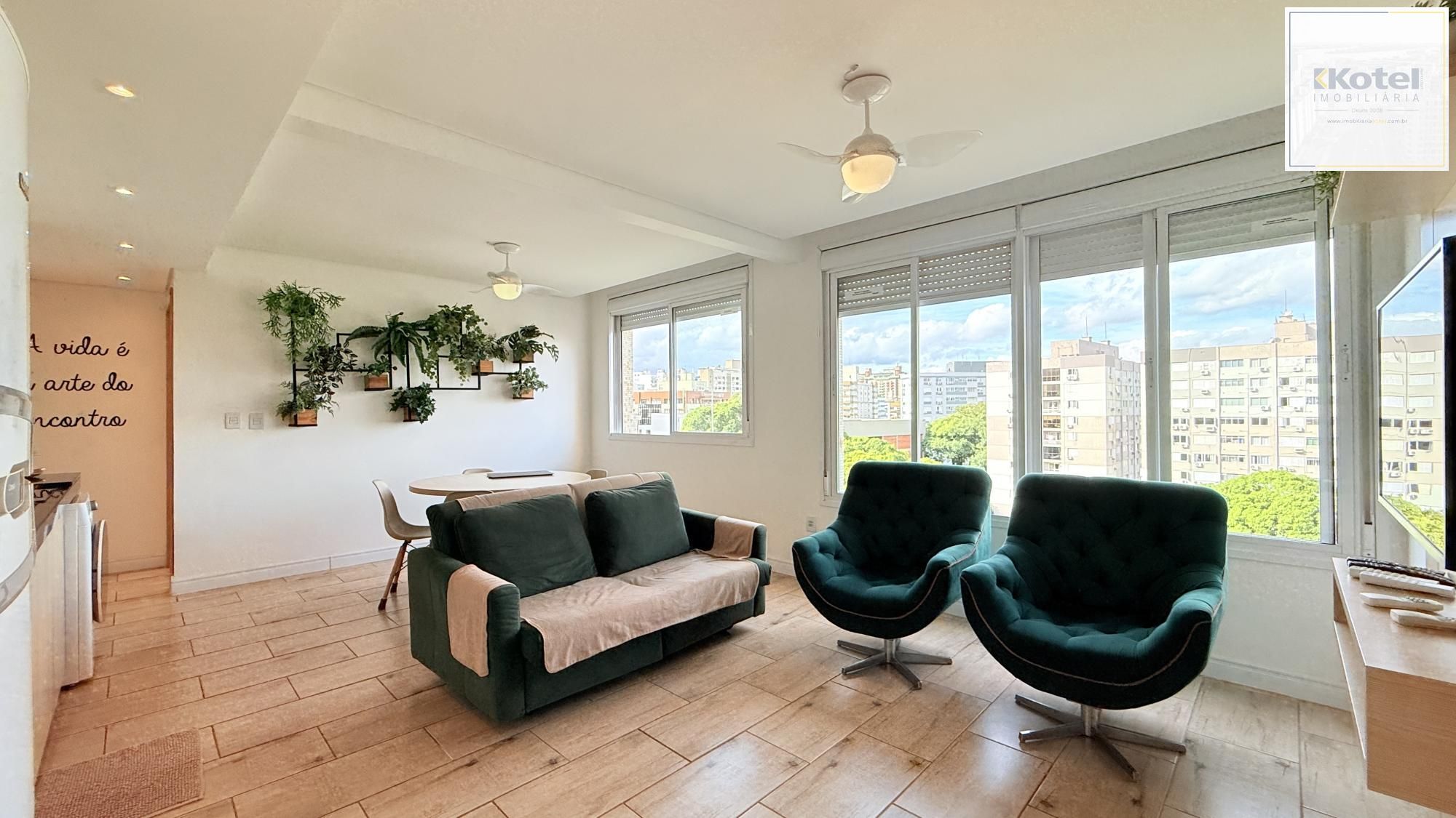 Apartamento de 2 dormitorios á venda no Bairro Centro Histórico.