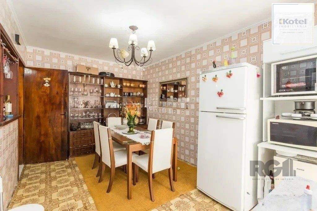 Casa de 3 dormitórios no bairro Jardim Carvalho