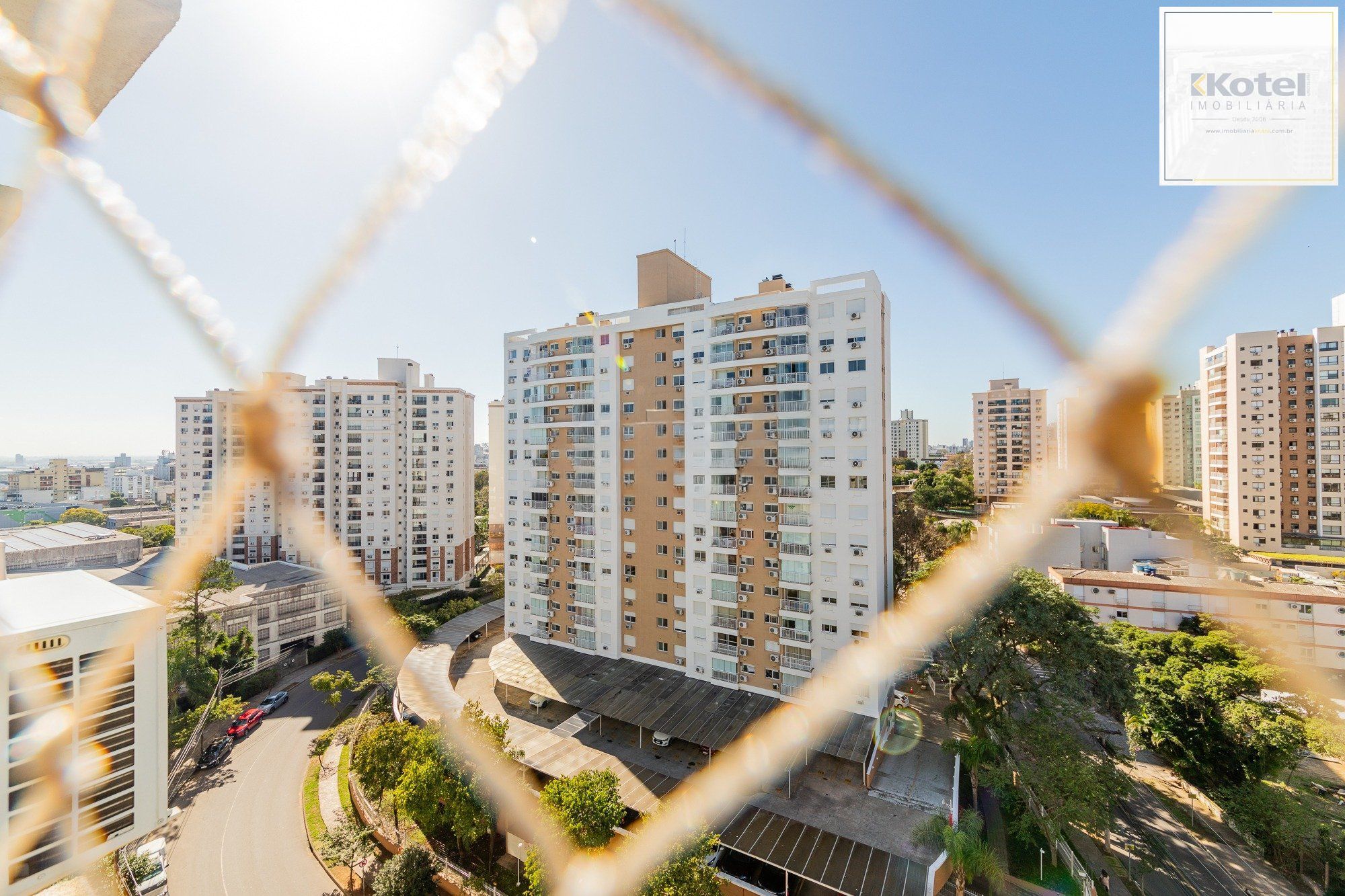 Apartamento com 3 quartos e 79m² à venda em Passo da Areia - Rua Bezerra De Menezes, Passo Da Areia, Porto Alegre
