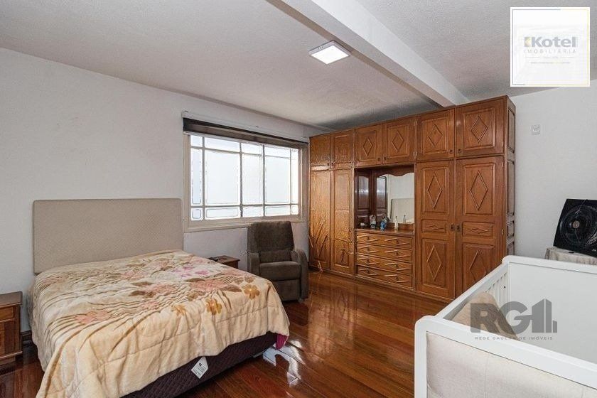 Casa Mista 266m² - 4 dormitórios, 1 suíte, 3 vagas no bairro Parque Santa Fé